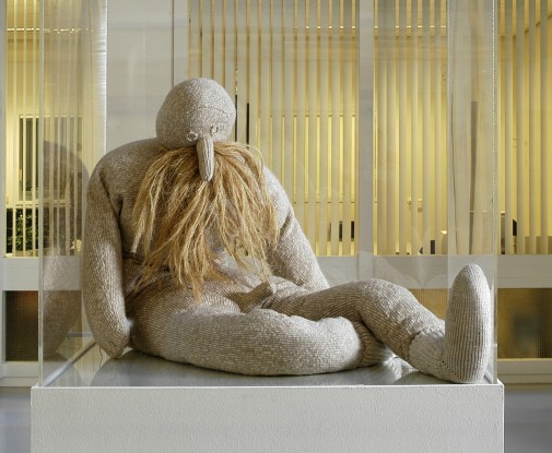 Gijs Assmann (1966), Sinnepop (I) (naar Katharina Denzel), 1999, wol, 1,95 x 1,32 x 1,57 m, courtesy Galerie Nouvelles Images Den Haag. Foto: Gert Jan van Rooij.
