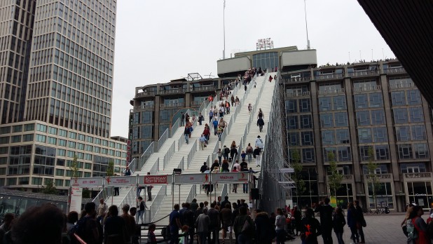 De trap naast station Rotterdam Centraal.