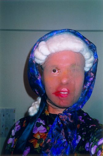 Wolfgang Tillmans, Deranged granny (self), 1995, collectie Stedelijk Museum Amsterdam.